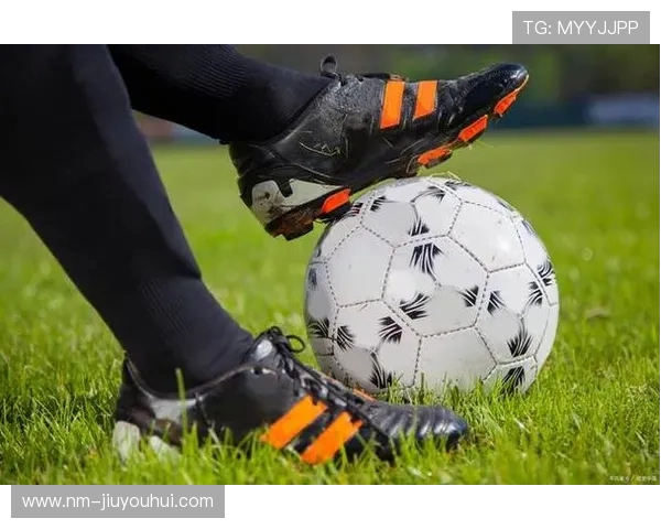 足球护膝设计创新与防护性能分析：带刺技术对运动员膝部保护效果的研究